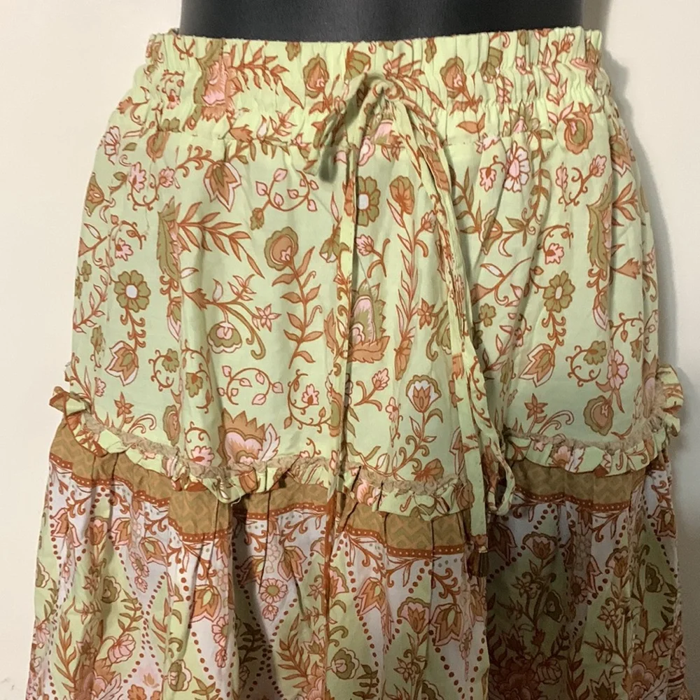 Pink diamond tiered mini skirt , elastic waist , paisley print - Picture 2 of 5